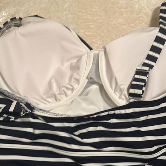 Land’s End Plus Regular Vneck wrap underwire tankini top navy media stripe Var - Picture 8 of 8
